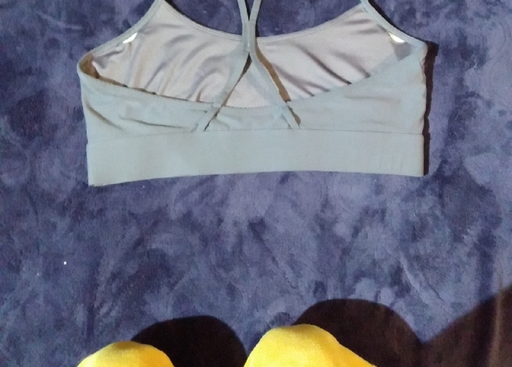 Columbia Women's Sleek Gray Sports Bra - Picture 4 of 5